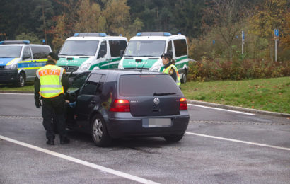 Pkw-Fahrer unter Drogen versucht sich der Kontrolle zu entziehen