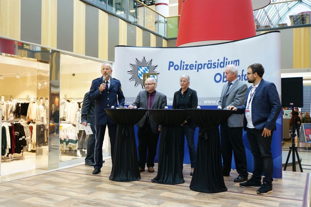 Die Podiumsteilnehmer informierten über die erfolgreiche Präventionsaktion  Foto: Weingärtner   