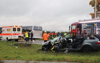 Der Fahrer des BMW wurde schwerst verletzt mit dem Rettungshubschrauber ins Klinikum Nürnberg geflogen Foto: Pressedienst S&J Aktuell