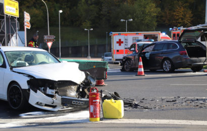 Verkehrsunfall in Regensburg mit vier verletzten Personen, davon ein 10 Monate altes Kind