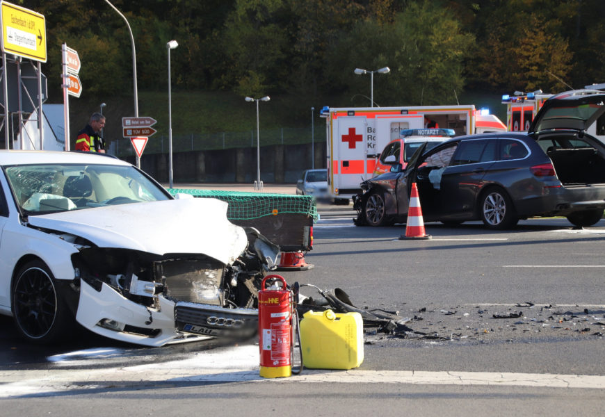 Verkehrsunfall in Regensburg mit vier verletzten Personen, davon ein 10 Monate altes Kind