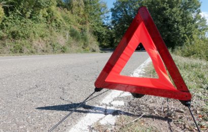 Vom Gegenverkehr von der Straße gedrängt