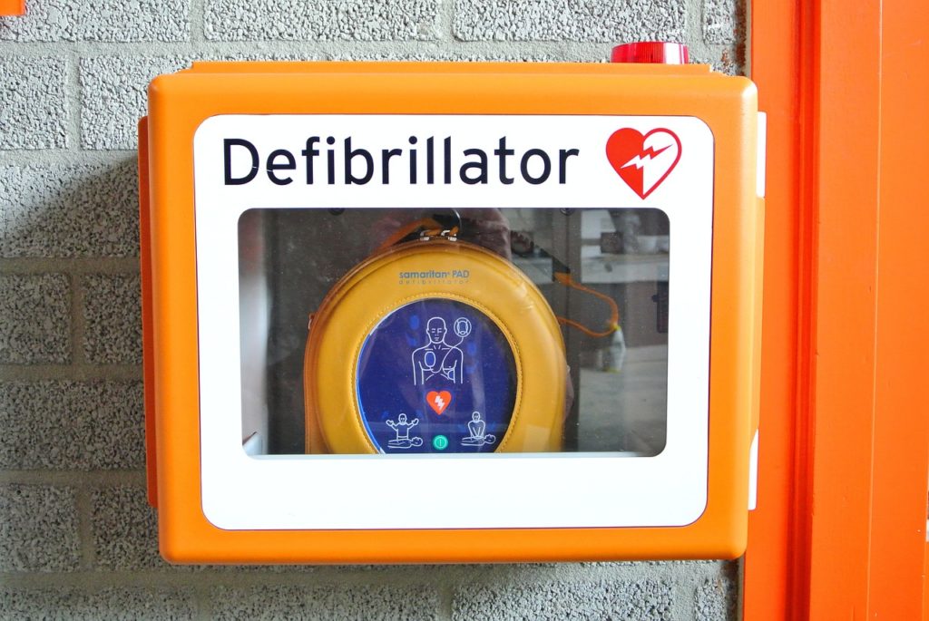 Symbolbild: Defibrilator