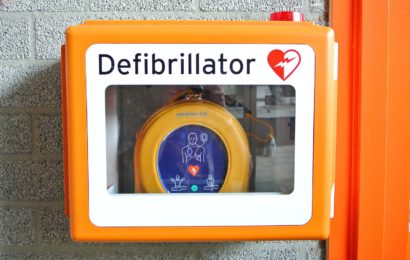 Symbolbild: Defibrilator