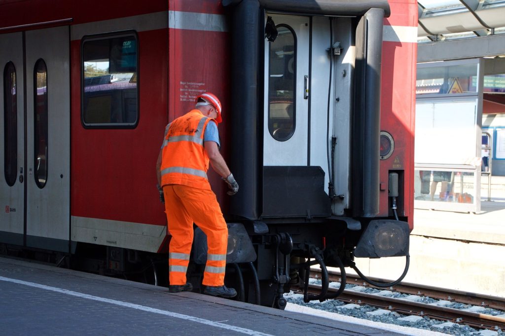 Symbolbild: Am Bahnhof