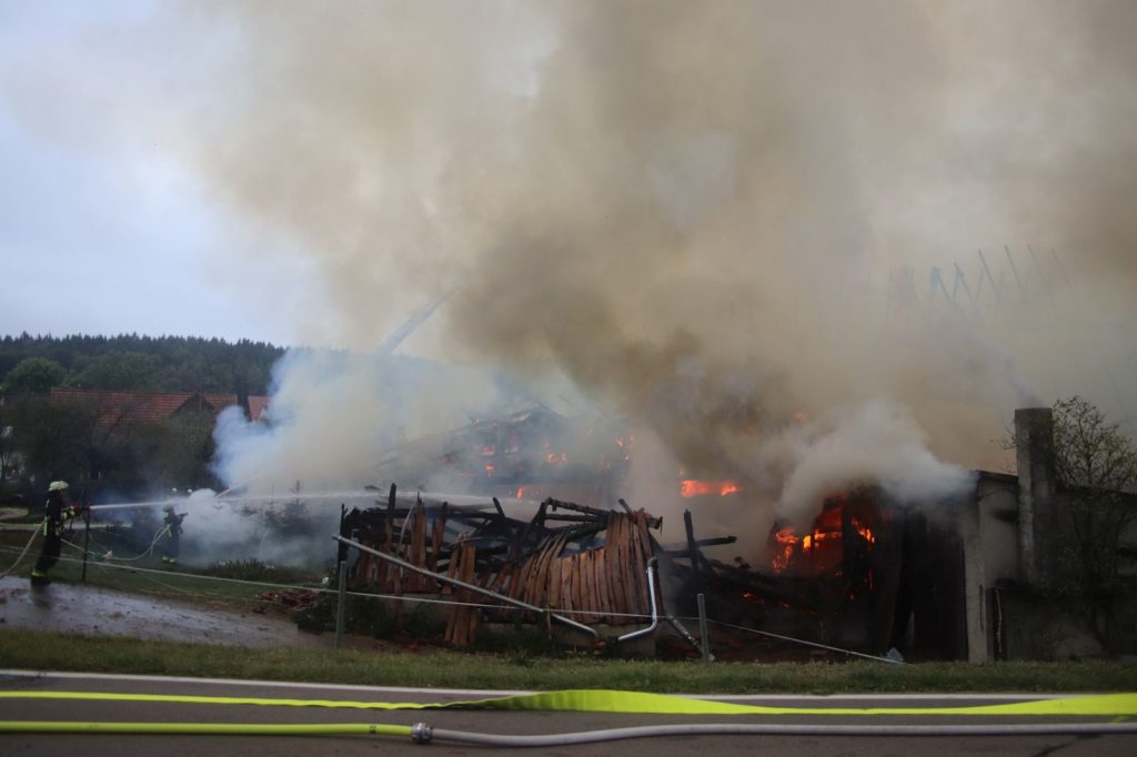 Das landwirtschaftliche Gebäude brannte vollkommen nieder Foto: Pressedienst Wagner