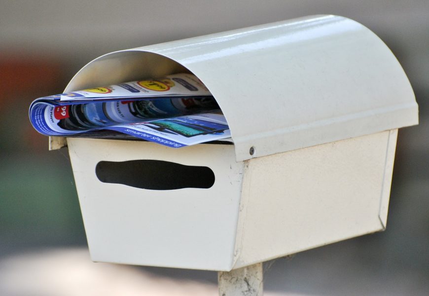 Böller zerstört Briefkasten