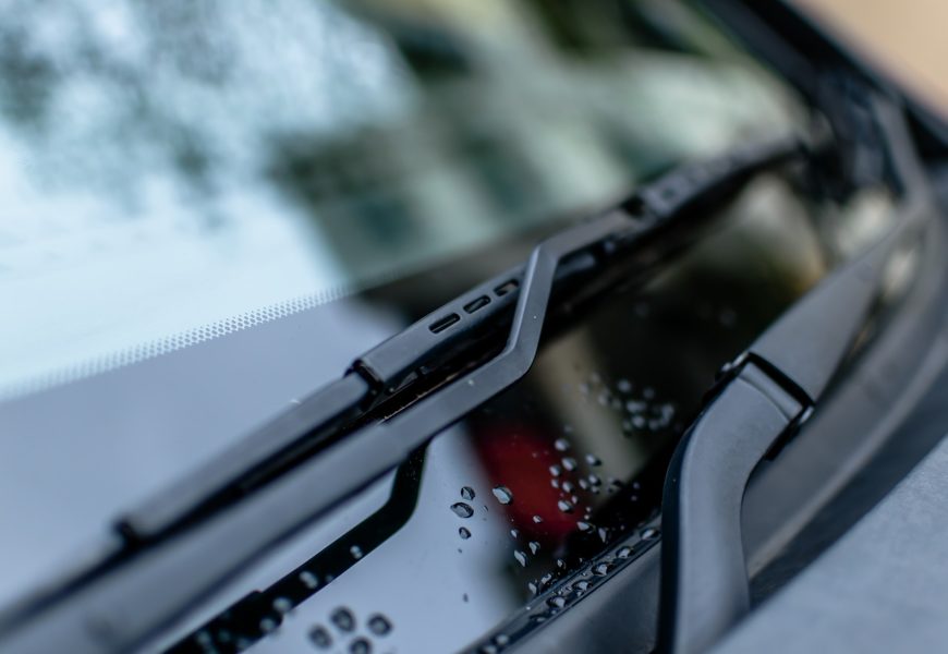 Betäubungsmittelkonsument (19) streitet sich mit parkenden PKW