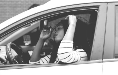 Symbolbild: Frau im Auto