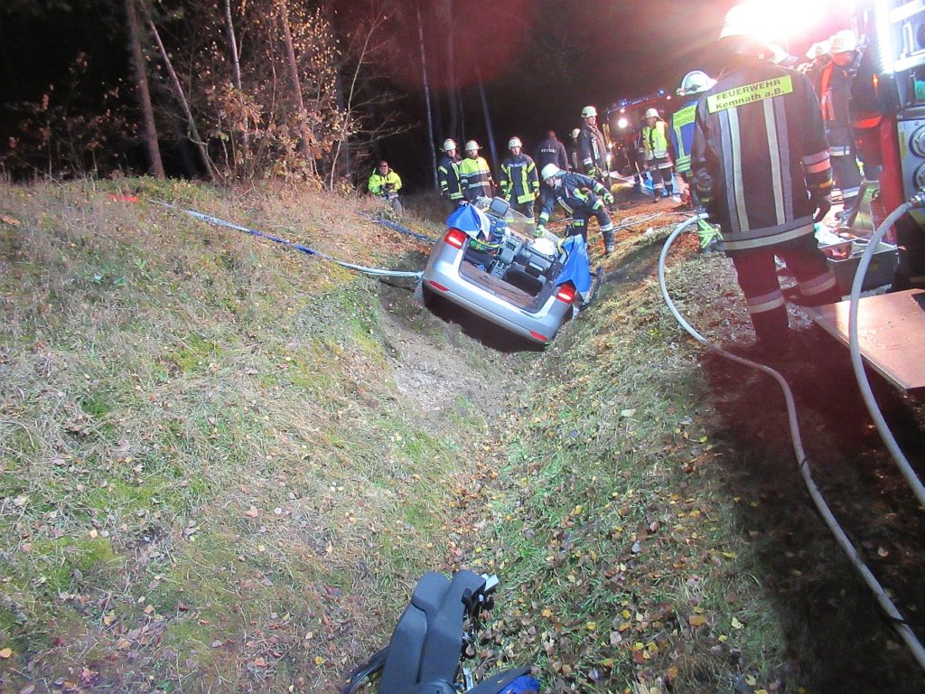 verunfallte Fahrzeug Foto: PI Amberg