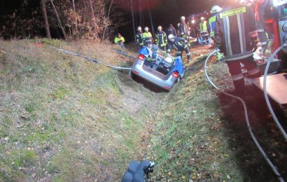 Verunfallte 72-Jährige von Feuerwehr geborgen