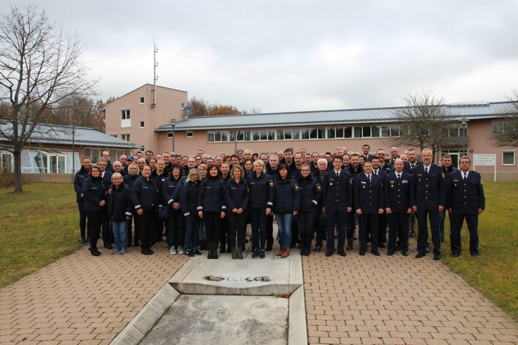Mitglieder der Sicherheitswacht aus der ganzen Oberpfalz trafen sich in Sulzbach-Rosenberg  Foto: Winterberg   