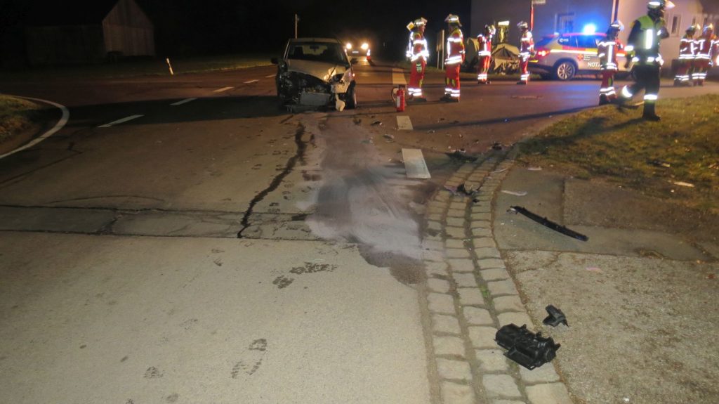 Die Vorfahrtsmissachtung bei Illschwang forderte drei Leichtverletzte Foto: Polizei