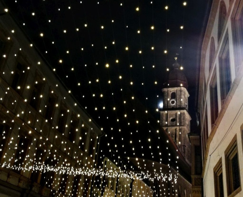 In der Amberger Altstadt kommt Weihnachtsstimmung auf.  Bildquelle Verena Fitzgerald. Wirtschaftsförderung 