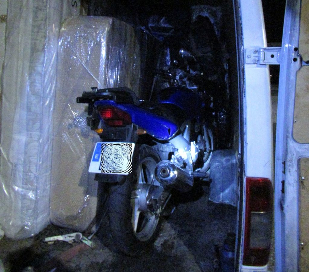 In Spanien gestohlenes Motorrad in einem Kleintransporter Foto: Verkehrspolizei Amberg