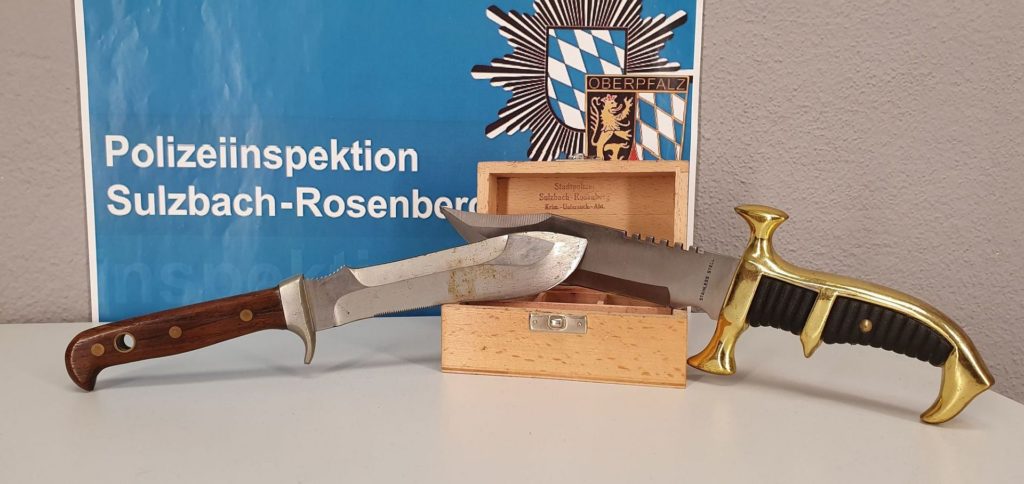 Die sichergestellten Messer Foto: Polizei