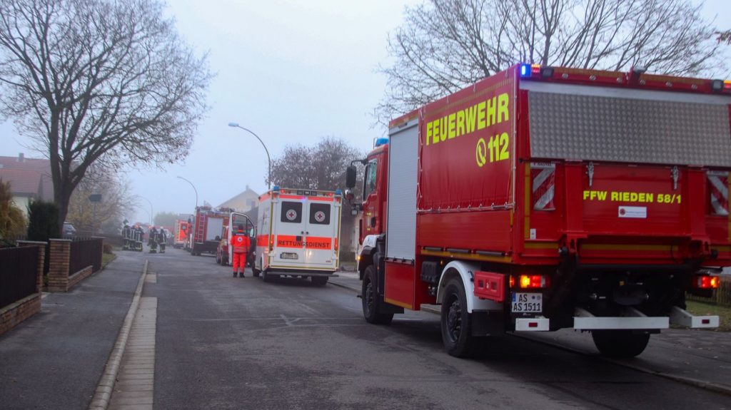 Mehrere Feuerwehren waren bei einem Zimmerbrand in Pilsheim vor Ort Foto: Pressedienst Wagner