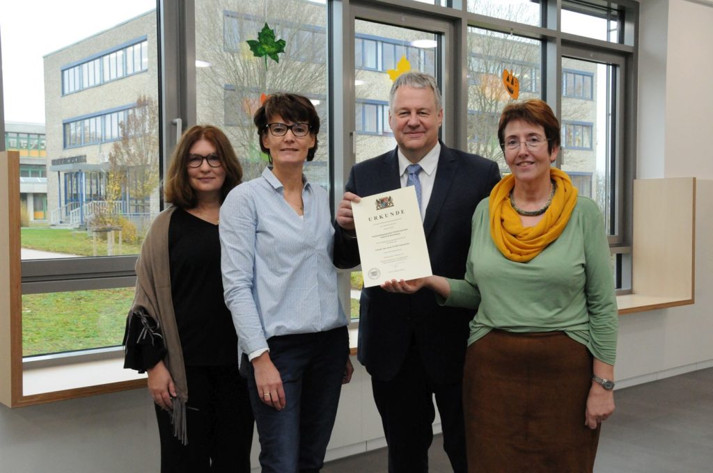 Zwei Schulen als Vorbilder für Inklusion - Sonderpädagogisches Förderzentrum und Berufsschule erhalten  Schulprofil