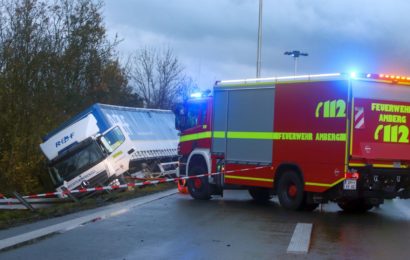 Auf regennasser A3 bei Nittendorf ins Schleudern geraten