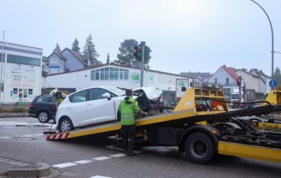 Verkehrsunfall mit ca. 46.000 Euro Unfallschaden und einer leicht verletzten Person