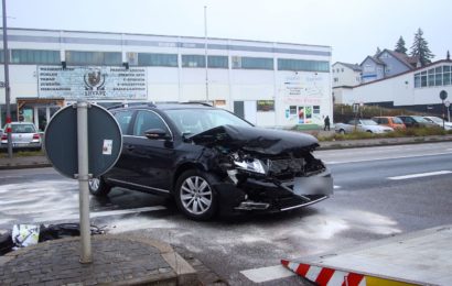 Schadensträchtiger Unfall endet glimpflich