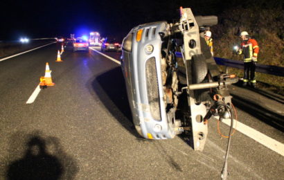 Verkehrsunfall mit Personenschaden wegen überhöhter Geschwindigkeit; Fahrer ohne passende Fahrerlaubnis