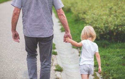 Verdächtiges Ansprechen / Beobachten eines Kindes