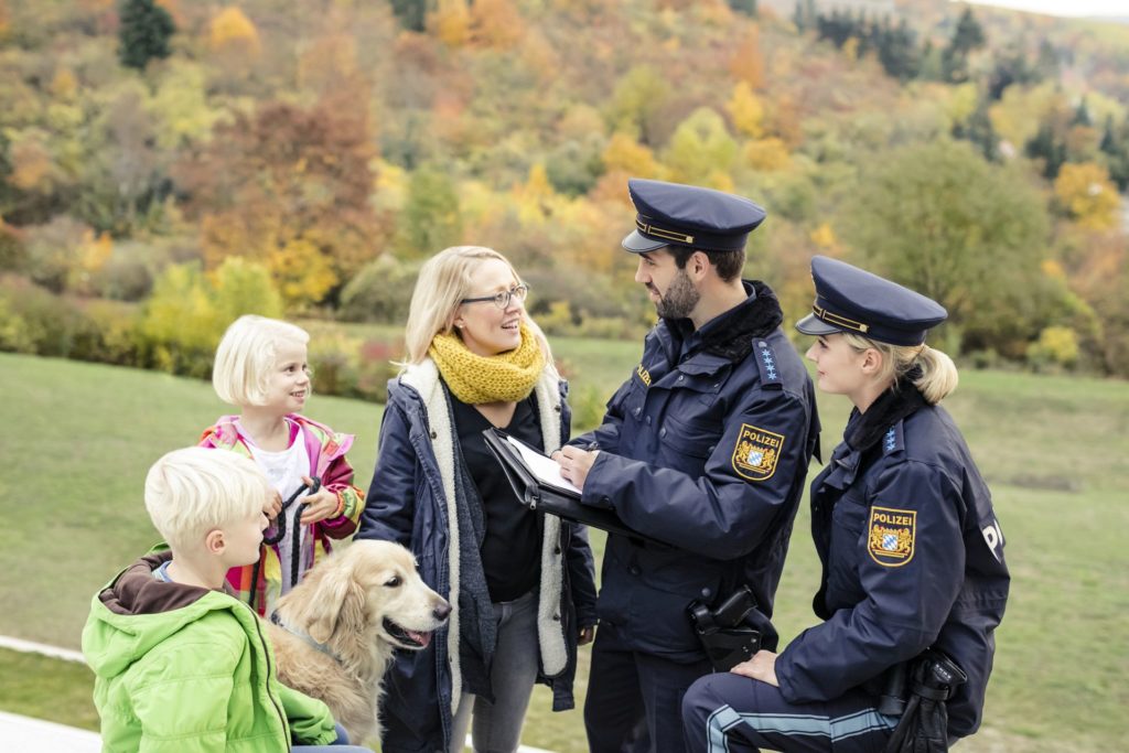 Die Polizei führt Anwohnerbefragungen durch.