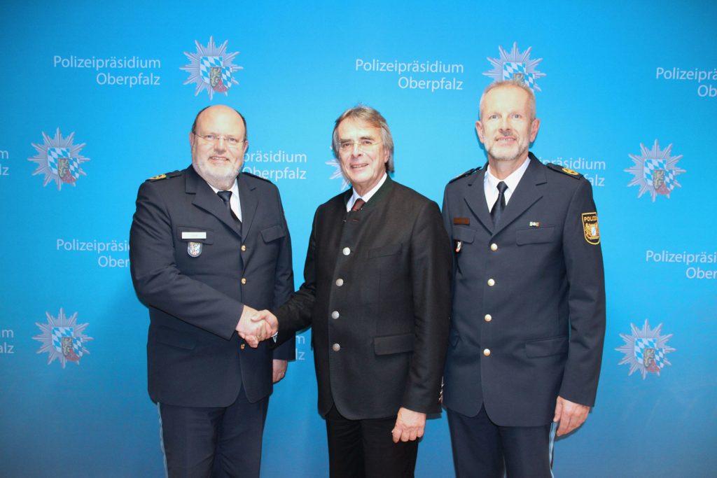 Polizeipräsident Zink, Regierungspräsident Bartelt, Polizeivizepräsident Schöniger  Foto: Florian Beck