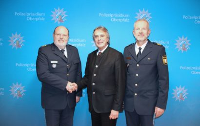 Regierungspräsident Axel Bartelt zu Besuch beim Polizeipräsidium Oberpfalz