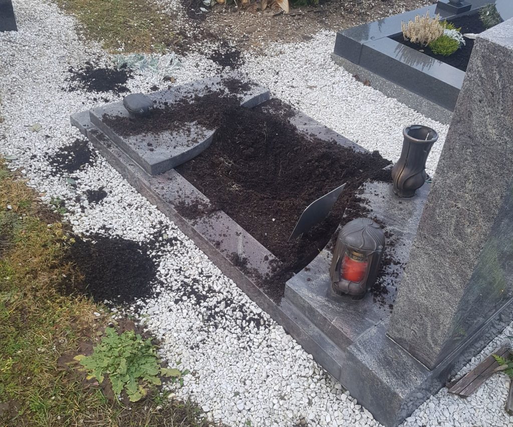 Das Grab wurde durch Unbekannte verwüstet Foto: Polizei