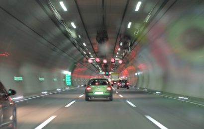 Verkehrsunfall auf der A93 Richtung München im Prüfeninger Tunnel