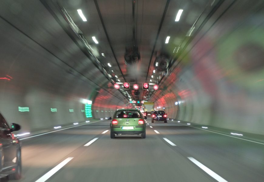 Verkehrsunfall auf der A93 Richtung München im Prüfeninger Tunnel