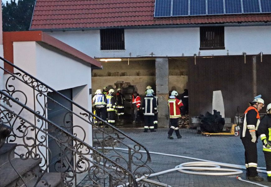 Brand in Mehrfamilienhaus mit mehreren Verletzten – Kriminalpolizei ermittelt
