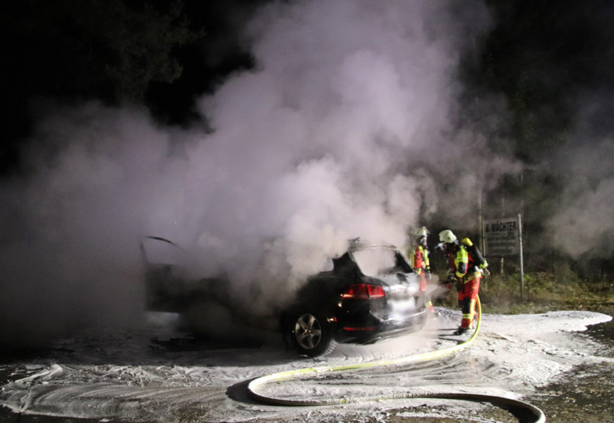 Heiße Asche verursacht Brand