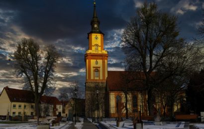 Unbekannter randaliert in Regensburger Kirche und entwendet Altarkreuz