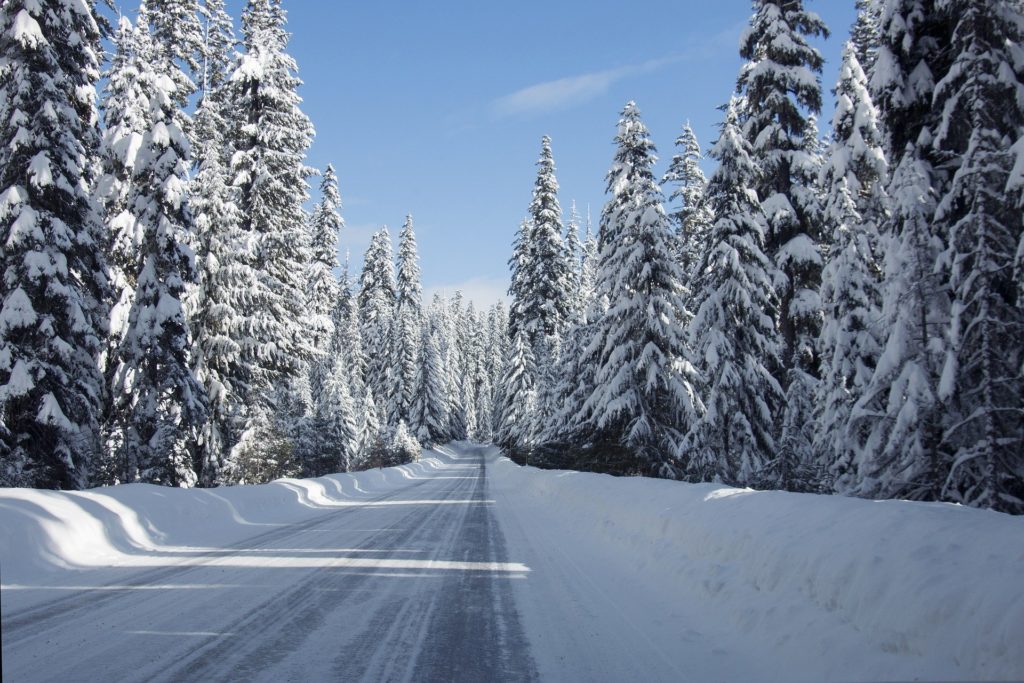 Symbolbild: Winterliche Straße