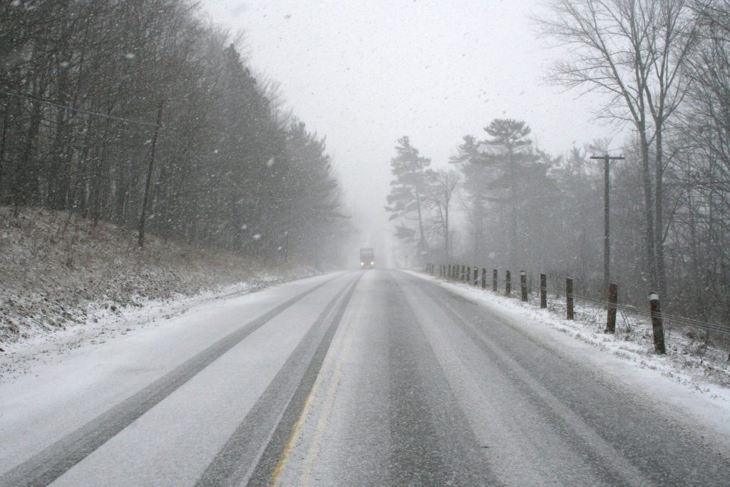 Symbolbild: Winterliche Straße