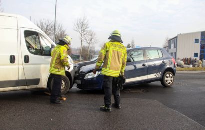Beim Abbiegen in Schwandorf Vorfahrt missachtet