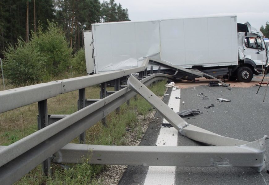 LKW bei Nittendorf verunfallt