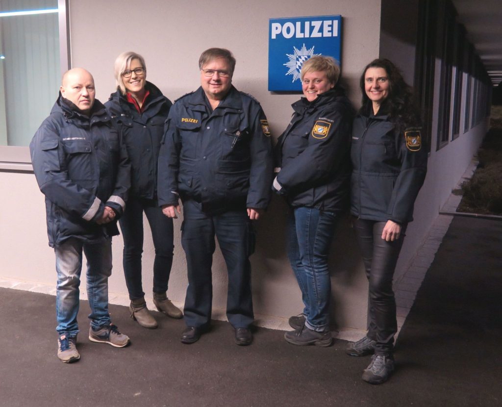 Bild v.r.n.l.: Martina Schmid, Anette Schieber, PHK Stefan Hage, Stephanie Kink und Georg Mierzowski Foto: Polizei