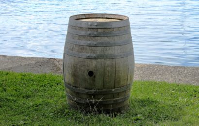 Ausgedientes und zum Kinderspielplatz umgebautes Bierfass gestohlen