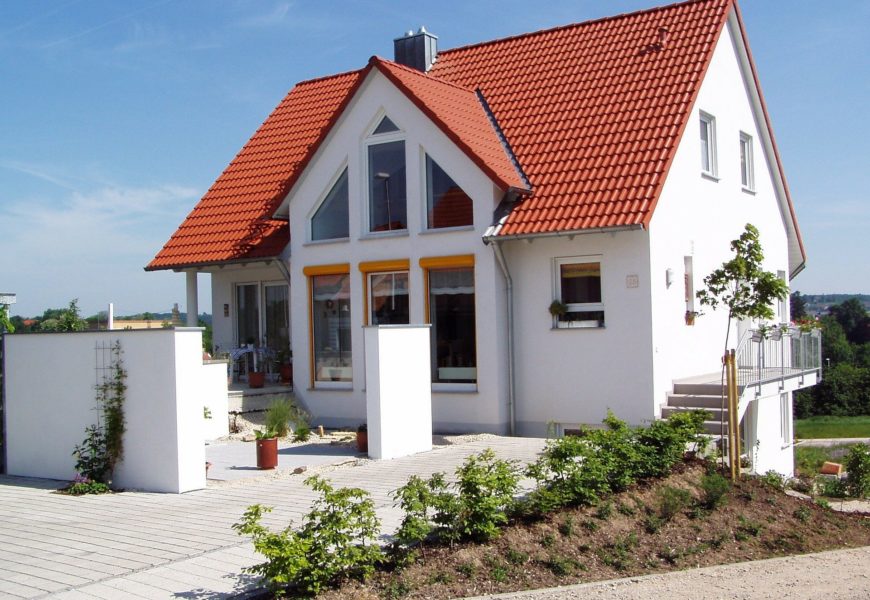 Haus mit Eiern beworfen