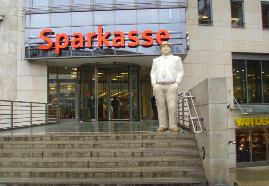 Vandalismus in Sparkassenfiliale