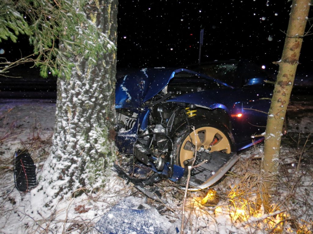 Der BMW-Fahrer verlor diee Kontrolle über sein Fahrzeug Foto: Polizei