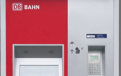 Fahrscheinautomat beschädigt