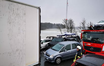 Massenkarambolage auf der A6 am 26.02.2020 Foto: Frewillige Feuerwehr Hersbruck