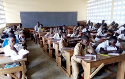 „1000  Schulen für unsere Welt“  – Spenden hilft,  Bildung zu fördern und Armut zu verringern