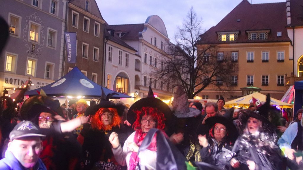 Am Amberger Marktplatz ging die Party dann so richtig los Foto: Pressedienst Wagner
