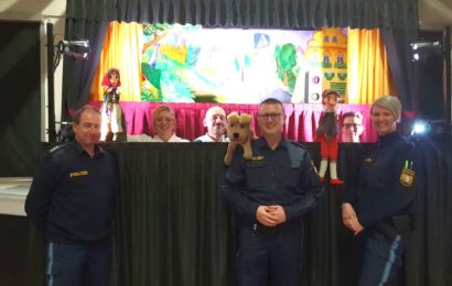 Leuchtende Kinderaugen beim Puppentheater der Polizei